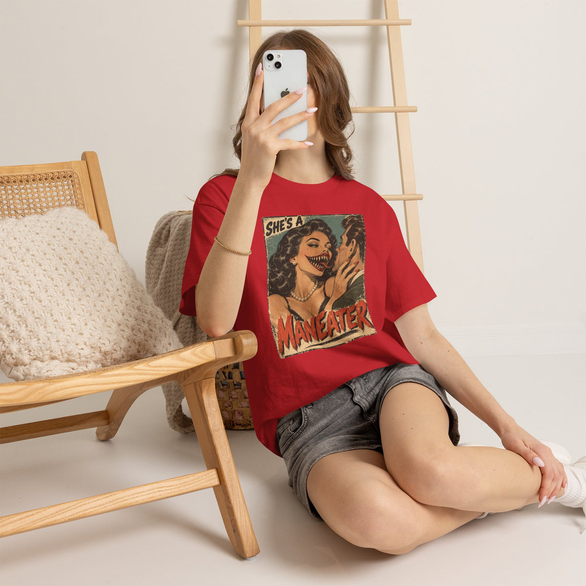 👄 Maneater Vintage Tee