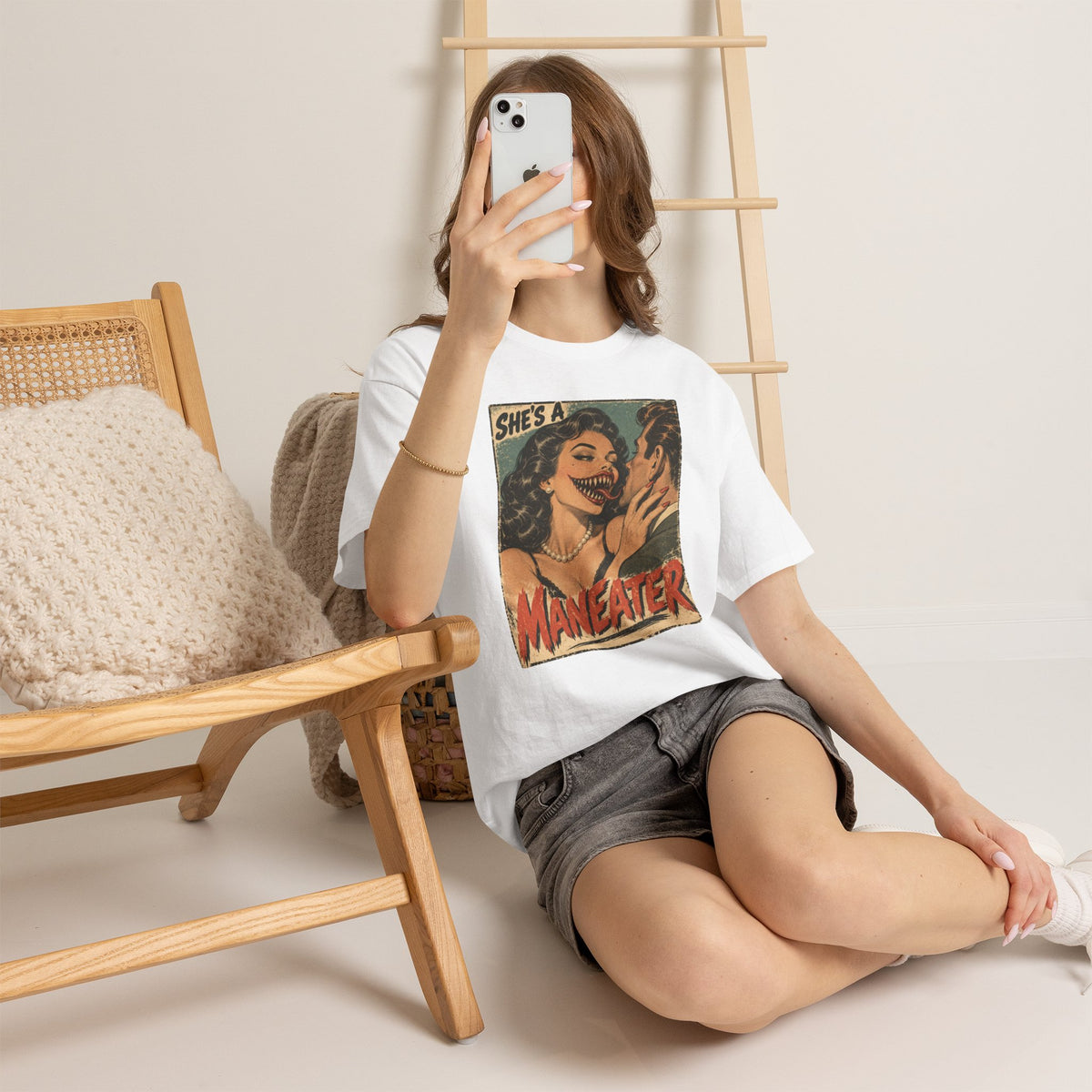 👄 Maneater Vintage Tee