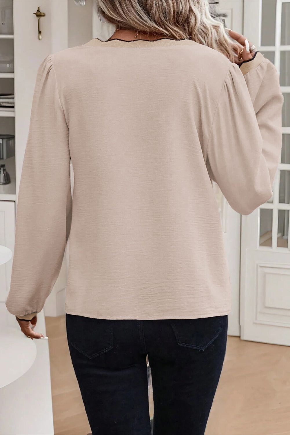 Jet Stream Contrast Scallop Trim V Neck Long Sleeve Top